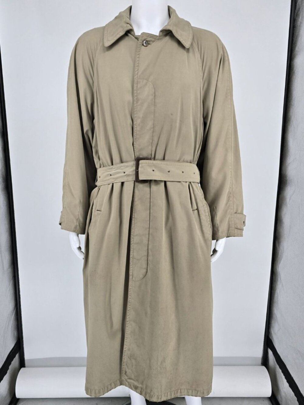 Vintage 1990s Hemingway Classic "Weathers the Storm" British Trench Coat (M)